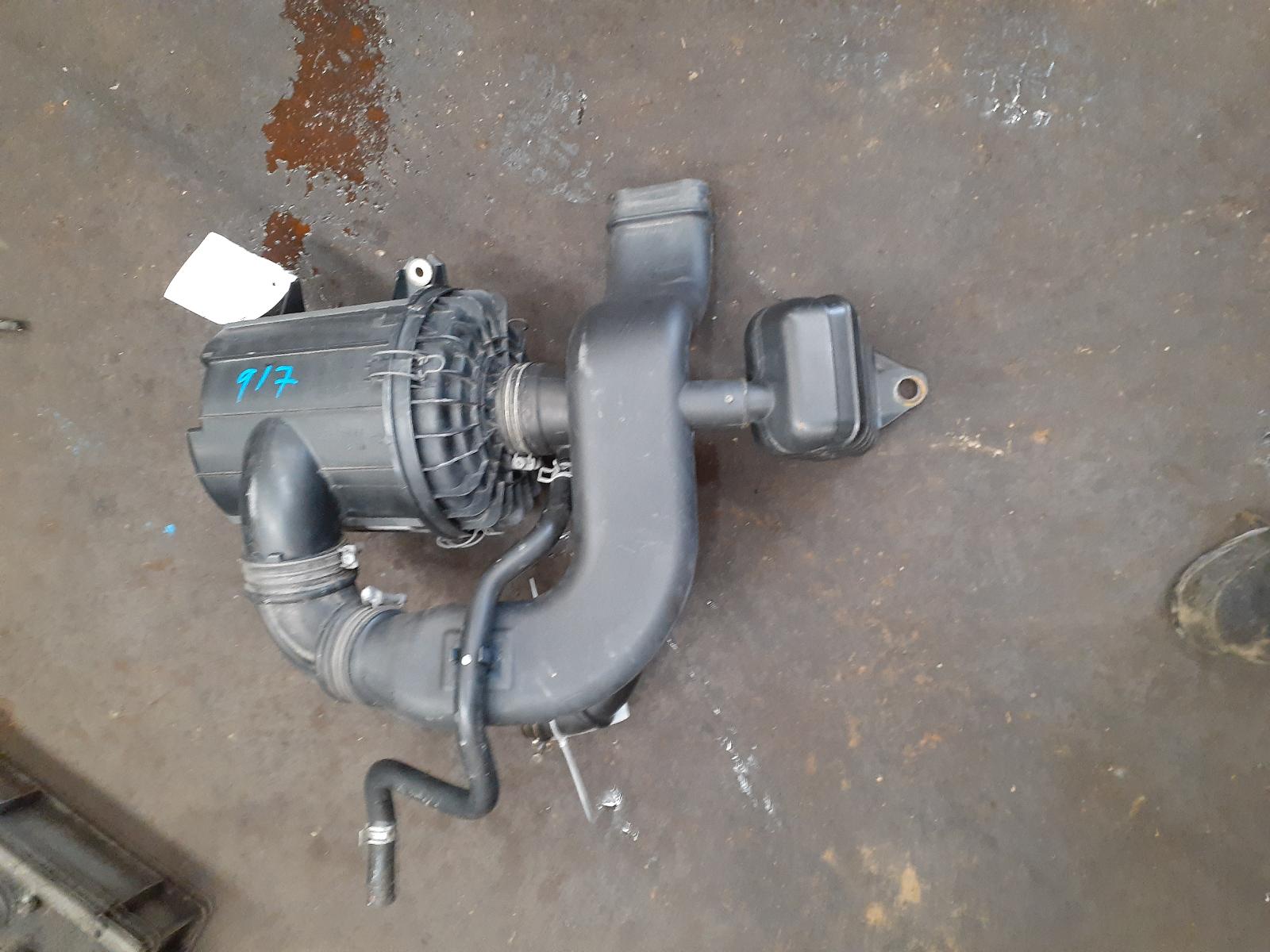 View Auto part Air Cleaner/Box Ford Courier 2006