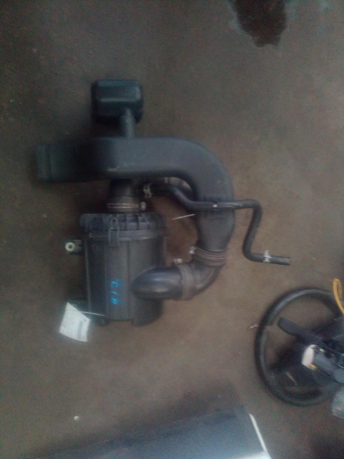 View Auto part Air Cleaner/Box Ford Courier 2006