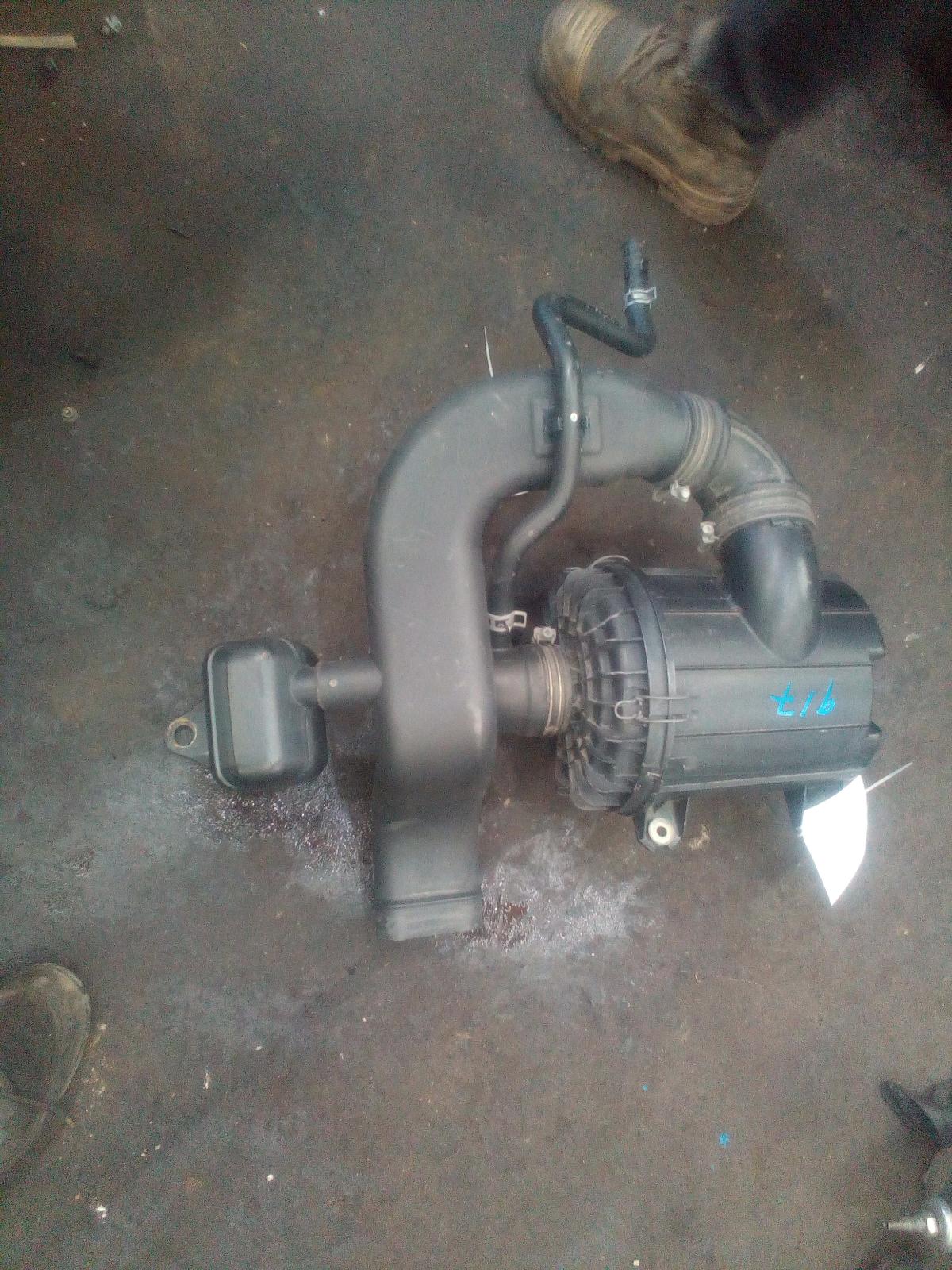 View Auto part Air Cleaner/Box Ford Courier 2006