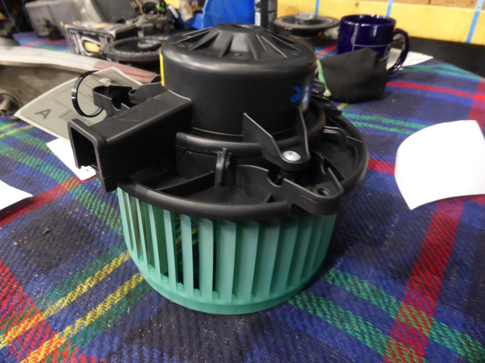 View Auto part Heater Fan Motor Holden Cruze 2012