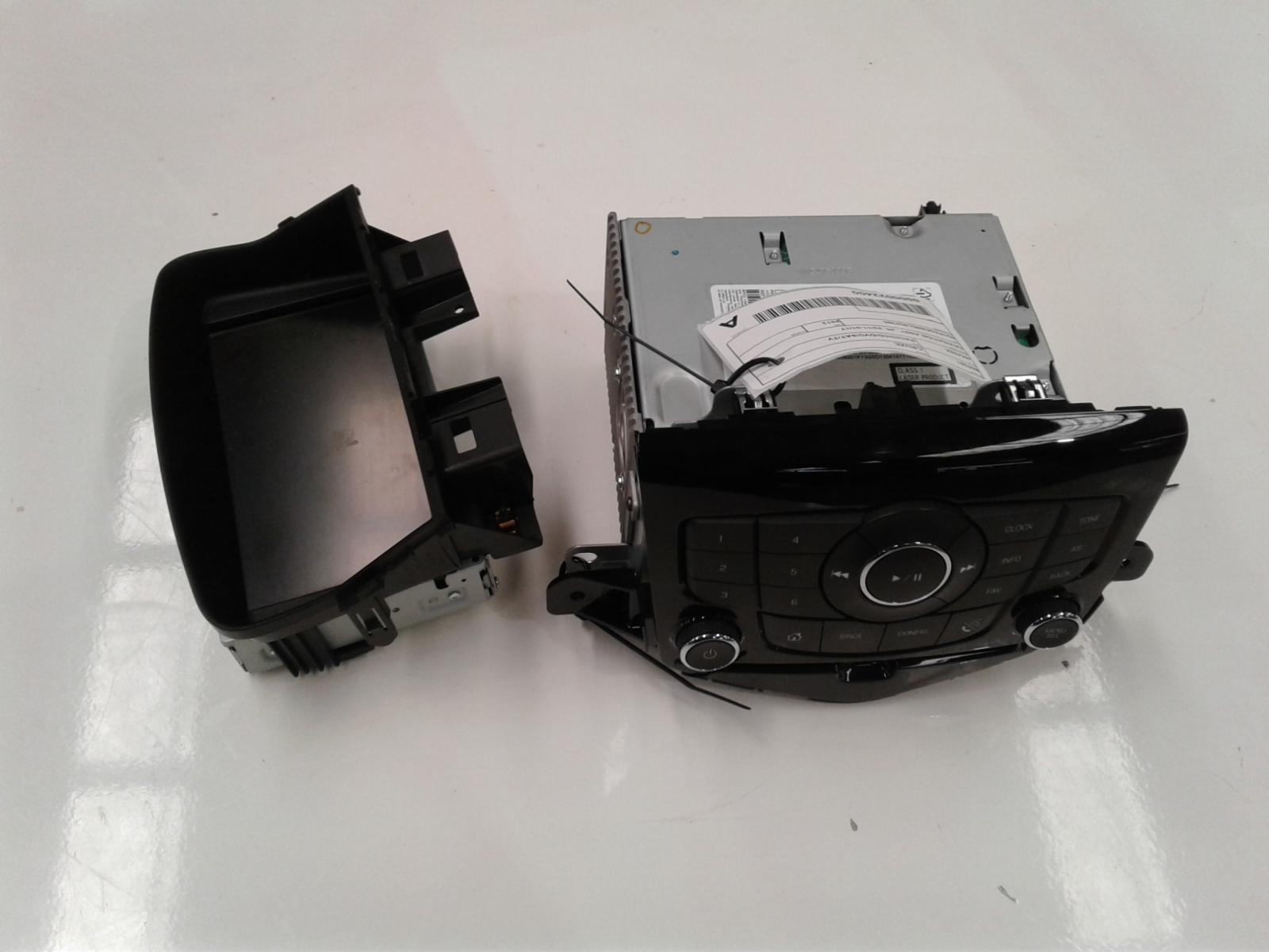 View Auto part Radio/Cd/Dvd/Sat/Tv Holden Cruze 2013
