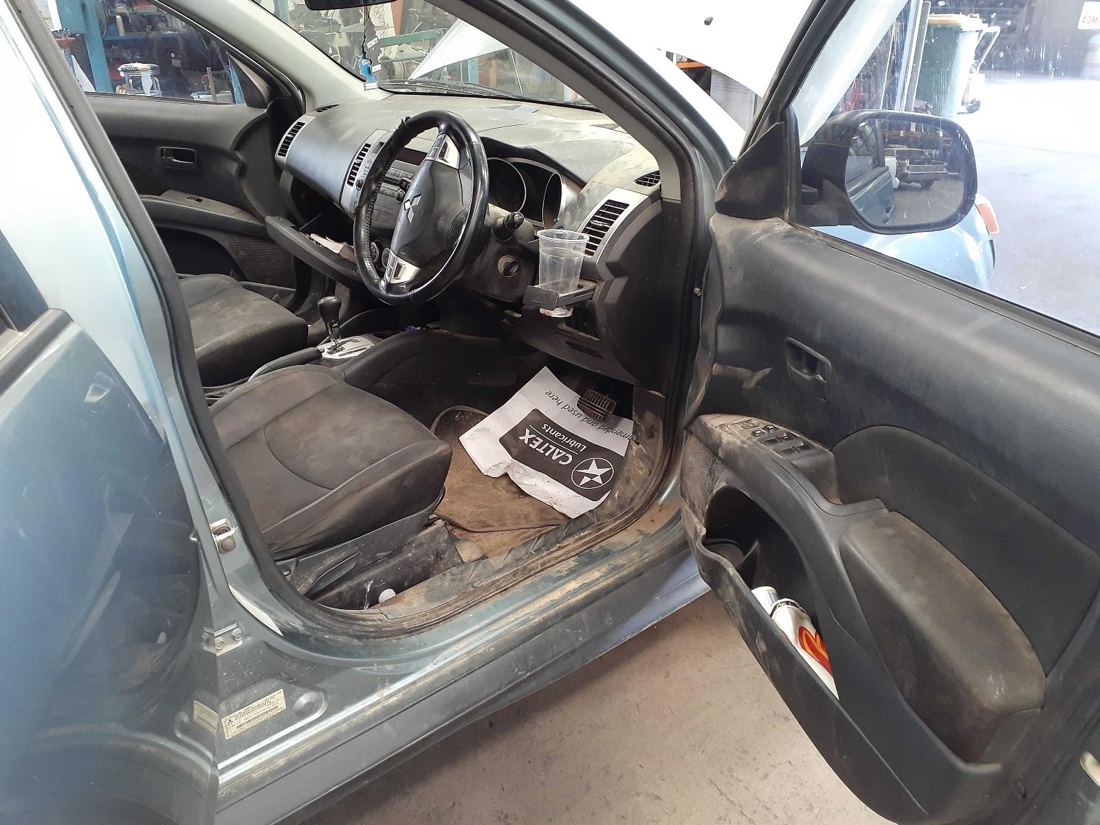 2009 Mitsubishi Outlander Seatbelt/Stalk View Auto part Seatbelt/Stalk Mitsubishi Outlander 2009