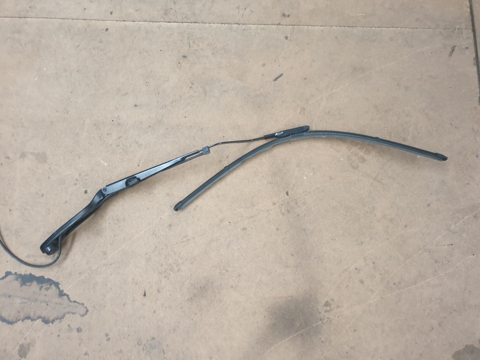 Wiper Arm Commodore Holden 2010