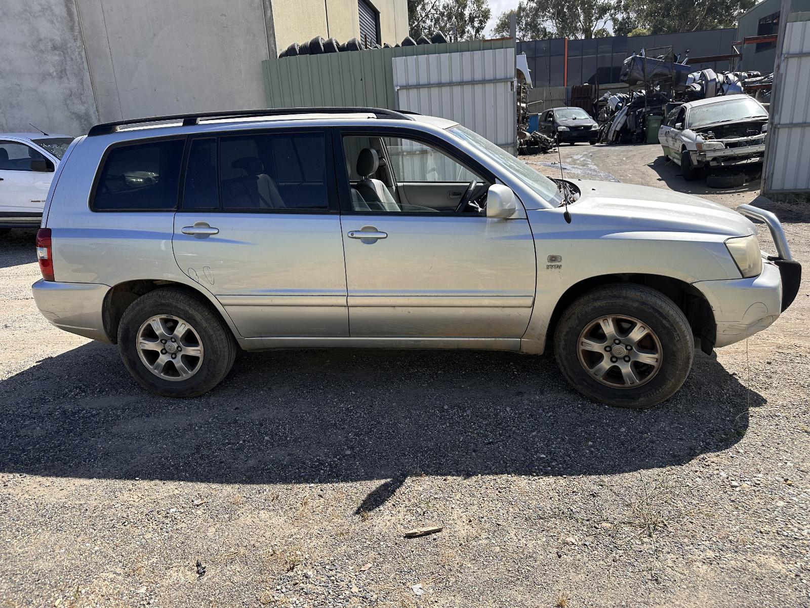 View Auto part Left Rear Trailing Arm Toyota Kluger 2004