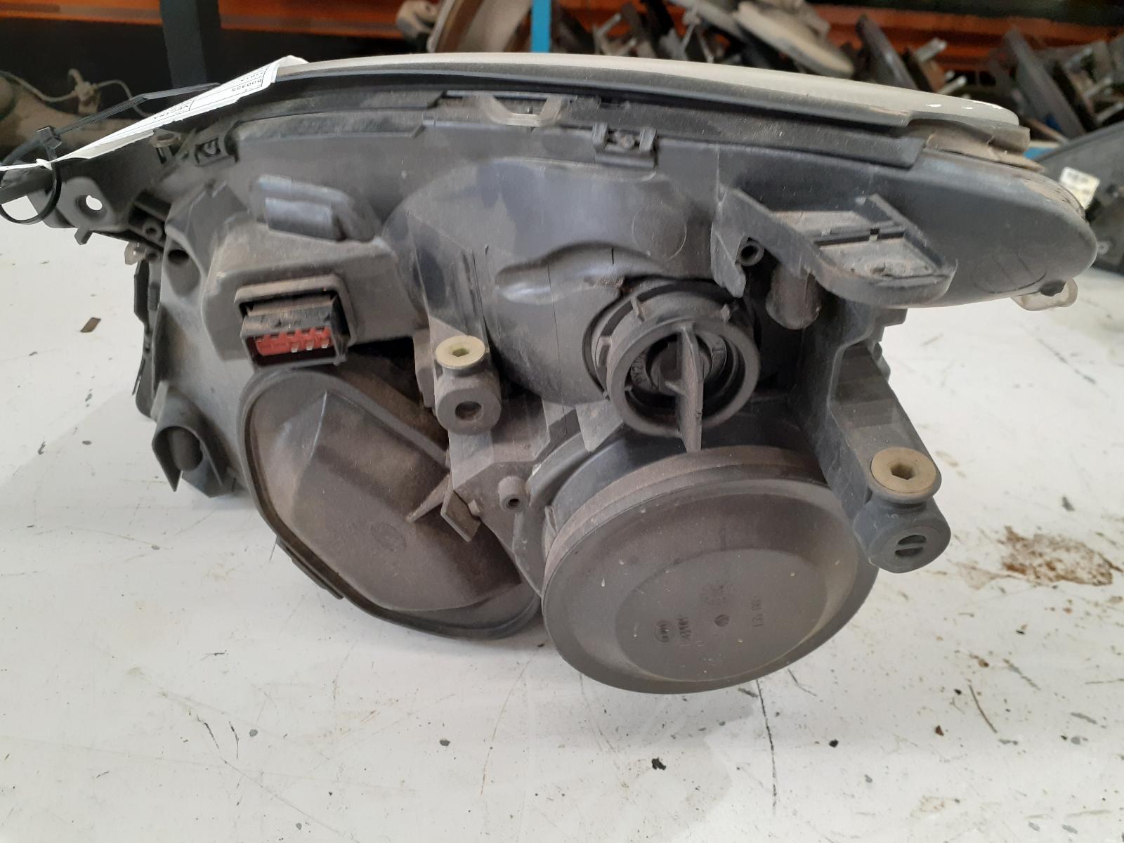 View Auto part Right Headlamp Holden Vectra 2003