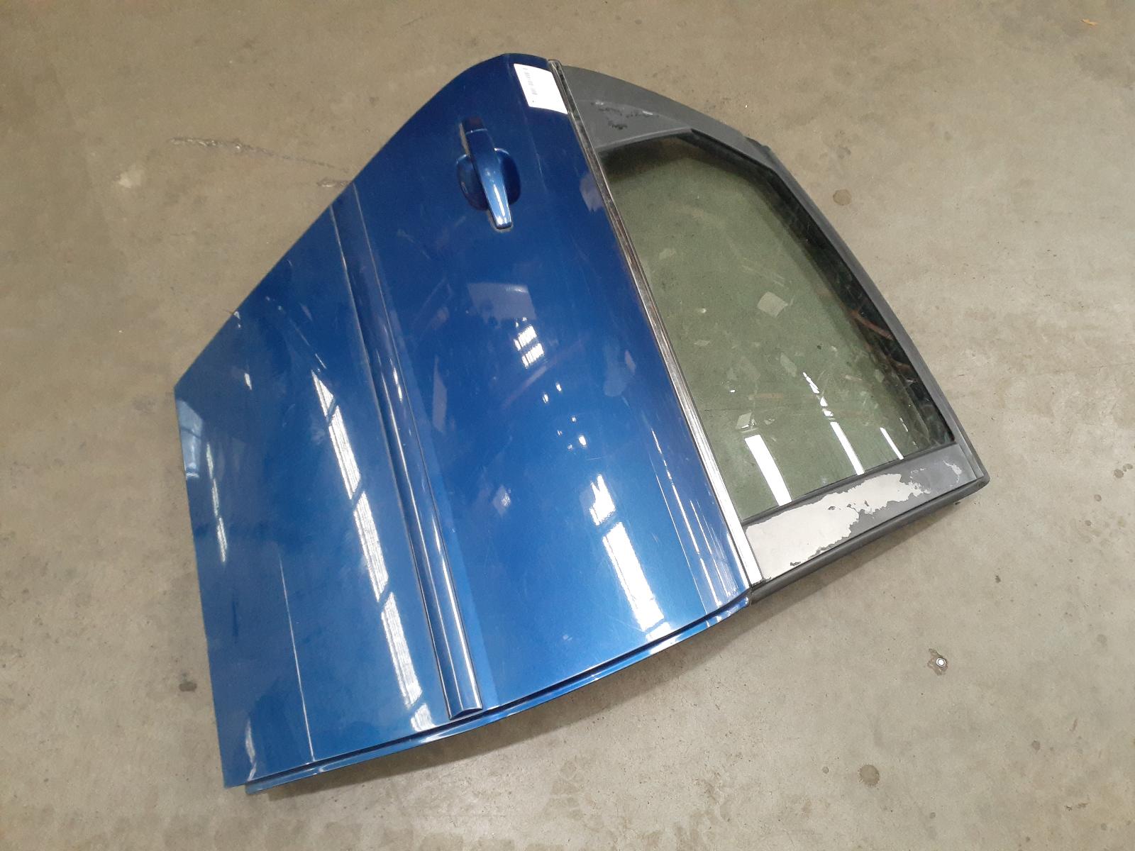 View Auto part Right Rear Door Sliding Holden Vectra 2003