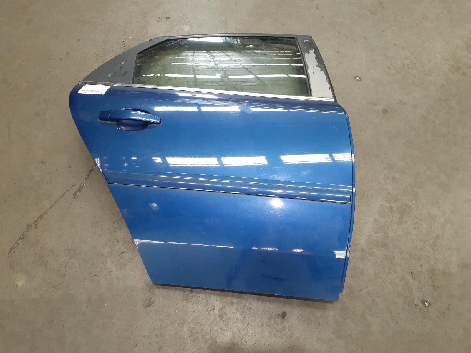 View Auto part Right Rear Door Sliding Holden Vectra 2003