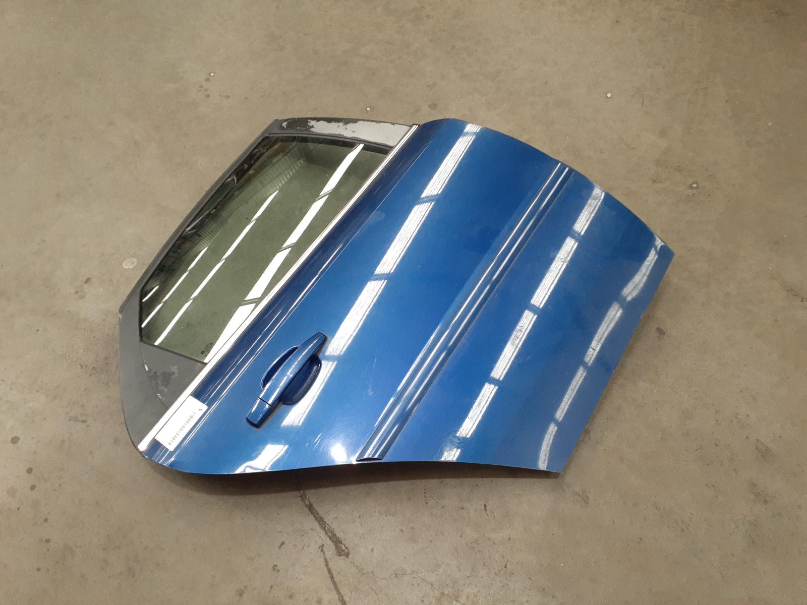 View Auto part Right Rear Door Sliding Holden Vectra 2003
