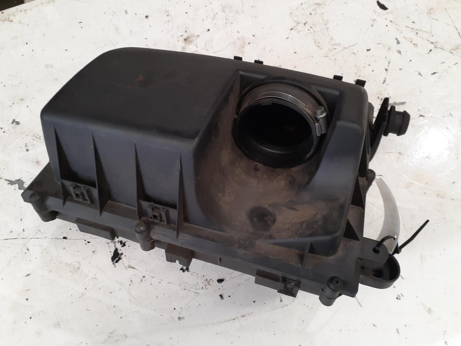View Auto part Air Cleaner/Box Holden Vectra 2003