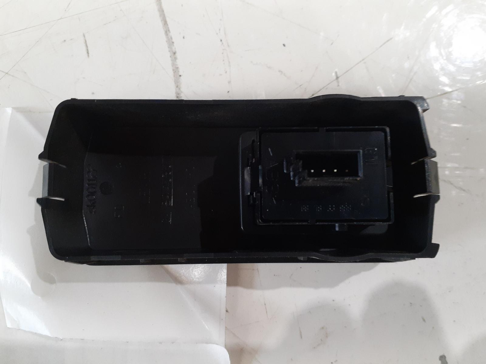 View Auto part Pwr Dr Wind Switch Holden Vectra 2003