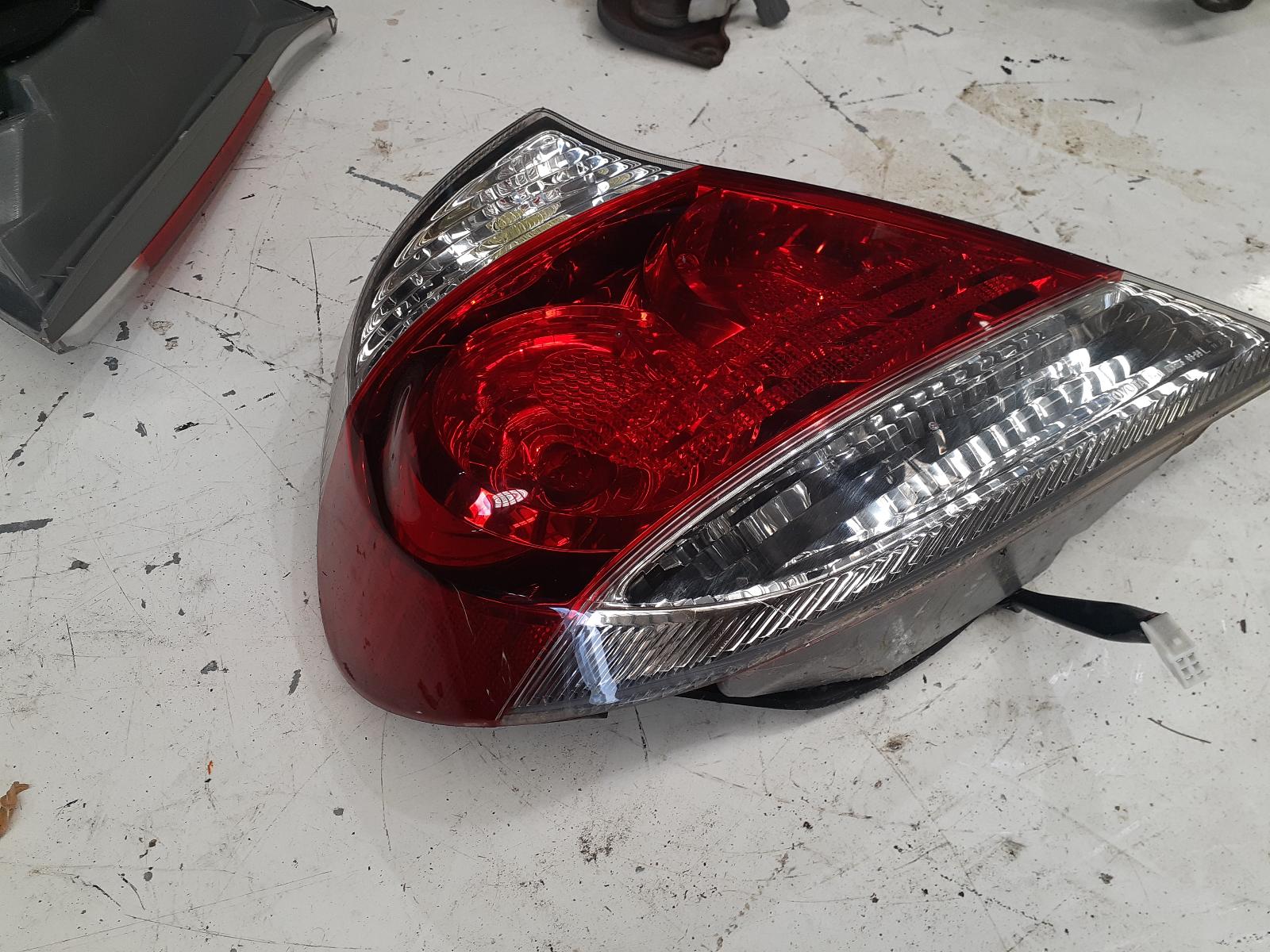 View Auto part Left Taillight Toyota Camry 2005