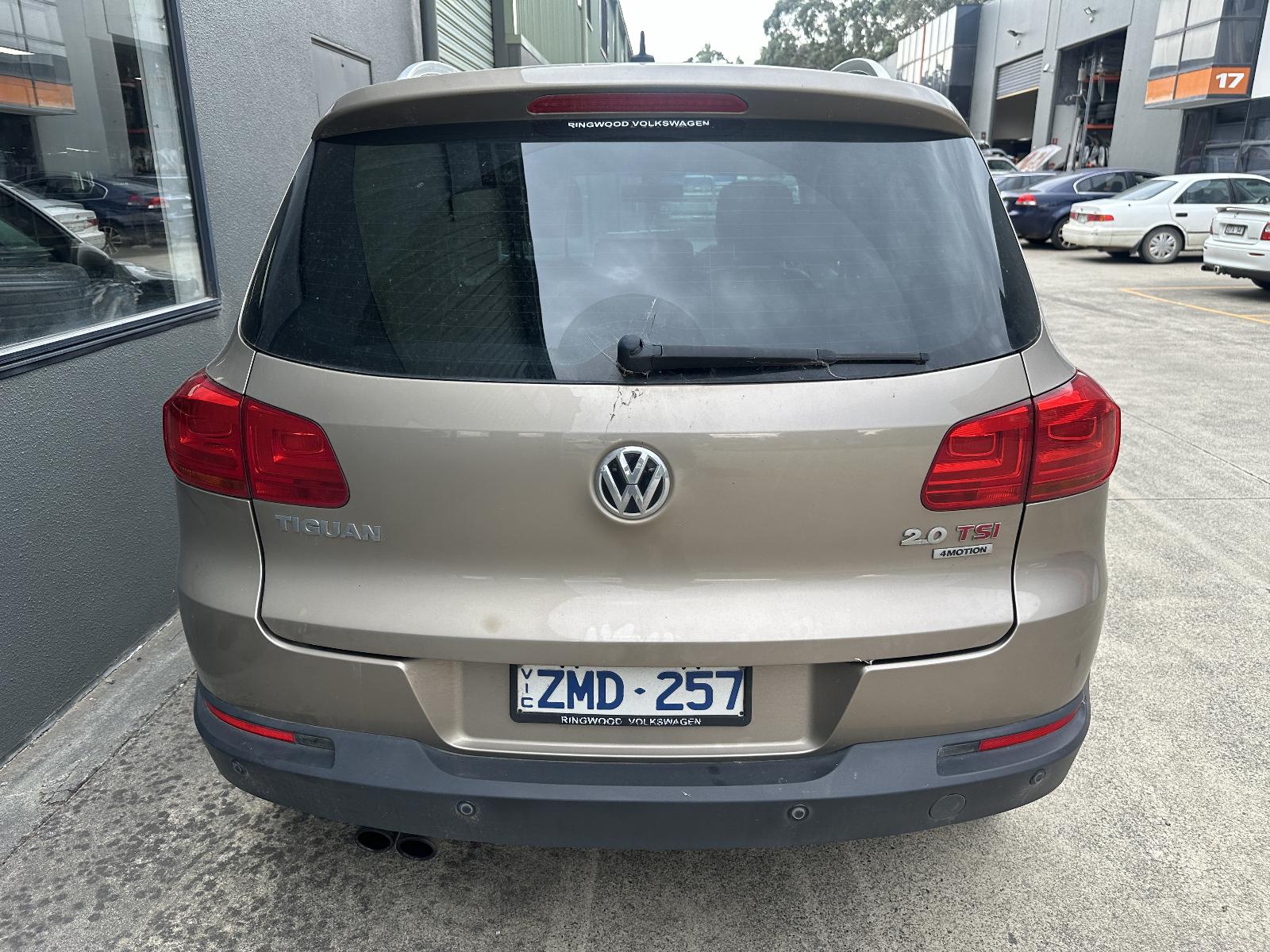 View Auto part Jack/Tool Kit Volkswagen Tiguan 2012