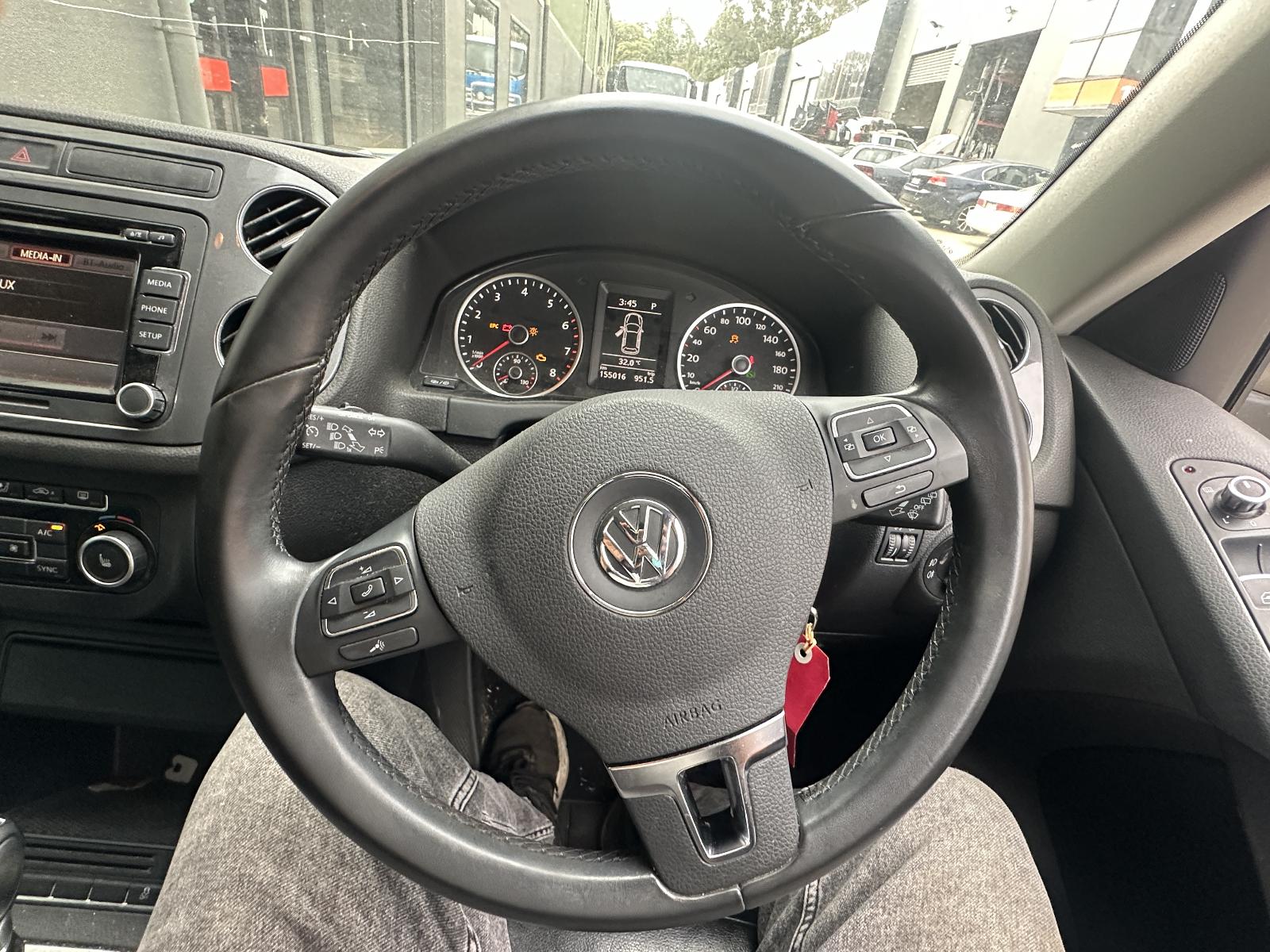 View Auto part Jack/Tool Kit Volkswagen Tiguan 2012