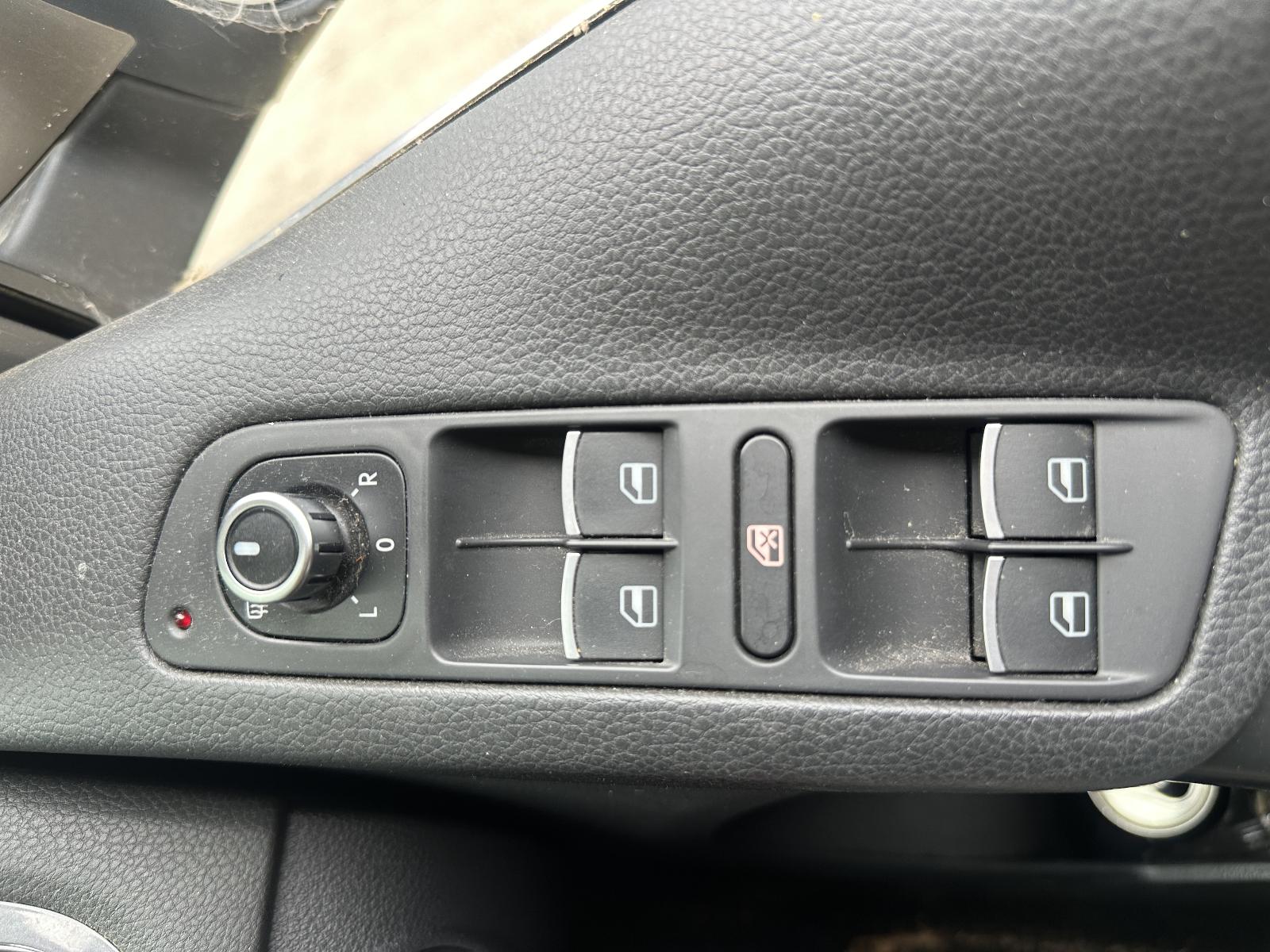 View Auto part Jack/Tool Kit Volkswagen Tiguan 2012