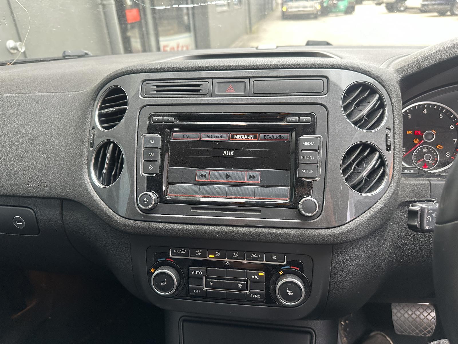 View Auto part Jack/Tool Kit Volkswagen Tiguan 2012
