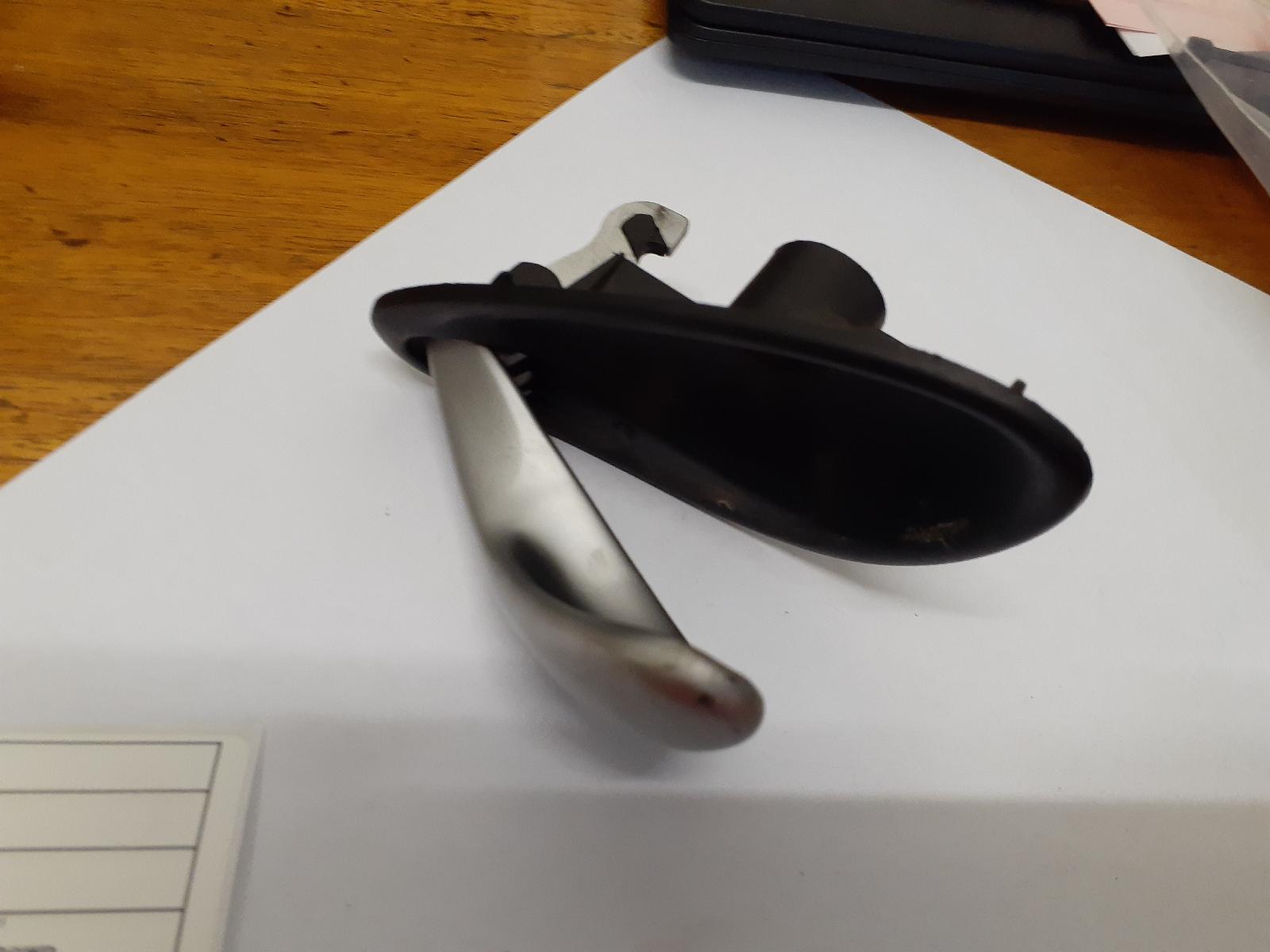 View Auto part Door Handle Holden Commodore 2005