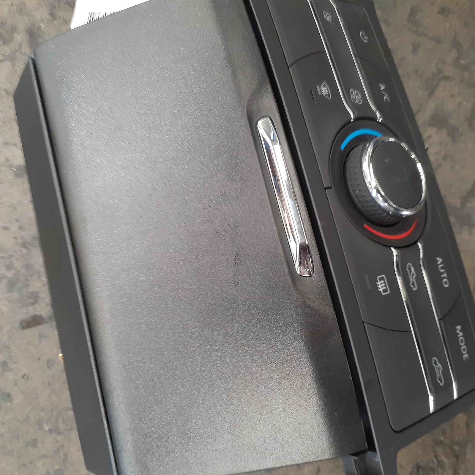 View Auto part Heater/Ac Controls Ldv T60 2020