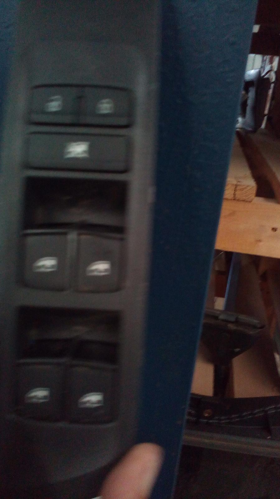 View Auto part Pwr Dr Wind Switch Ldv T60 2020