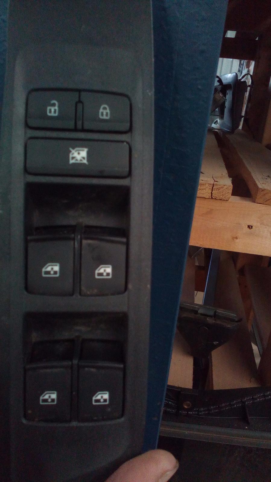 View Auto part Pwr Dr Wind Switch Ldv T60 2020