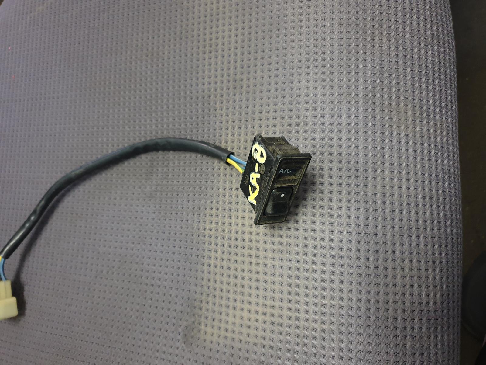 View Auto part Heater/Ac Controls Ford Laser 1982