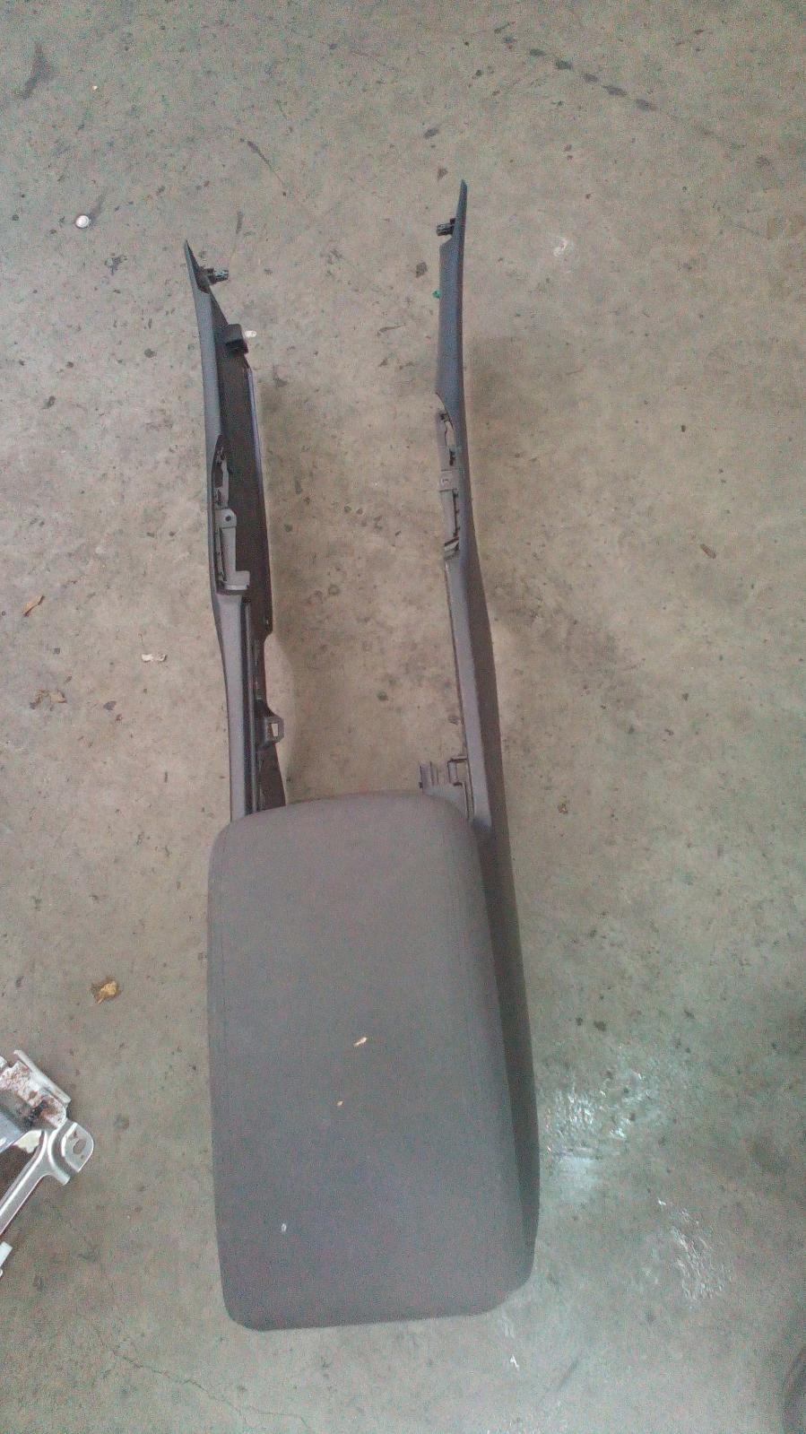 View Auto part Console Honda Accord 2009
