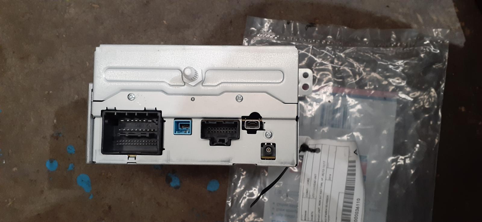 View Auto part Radio/Cd/Dvd/Sat/Tv Holden Commodore 2014