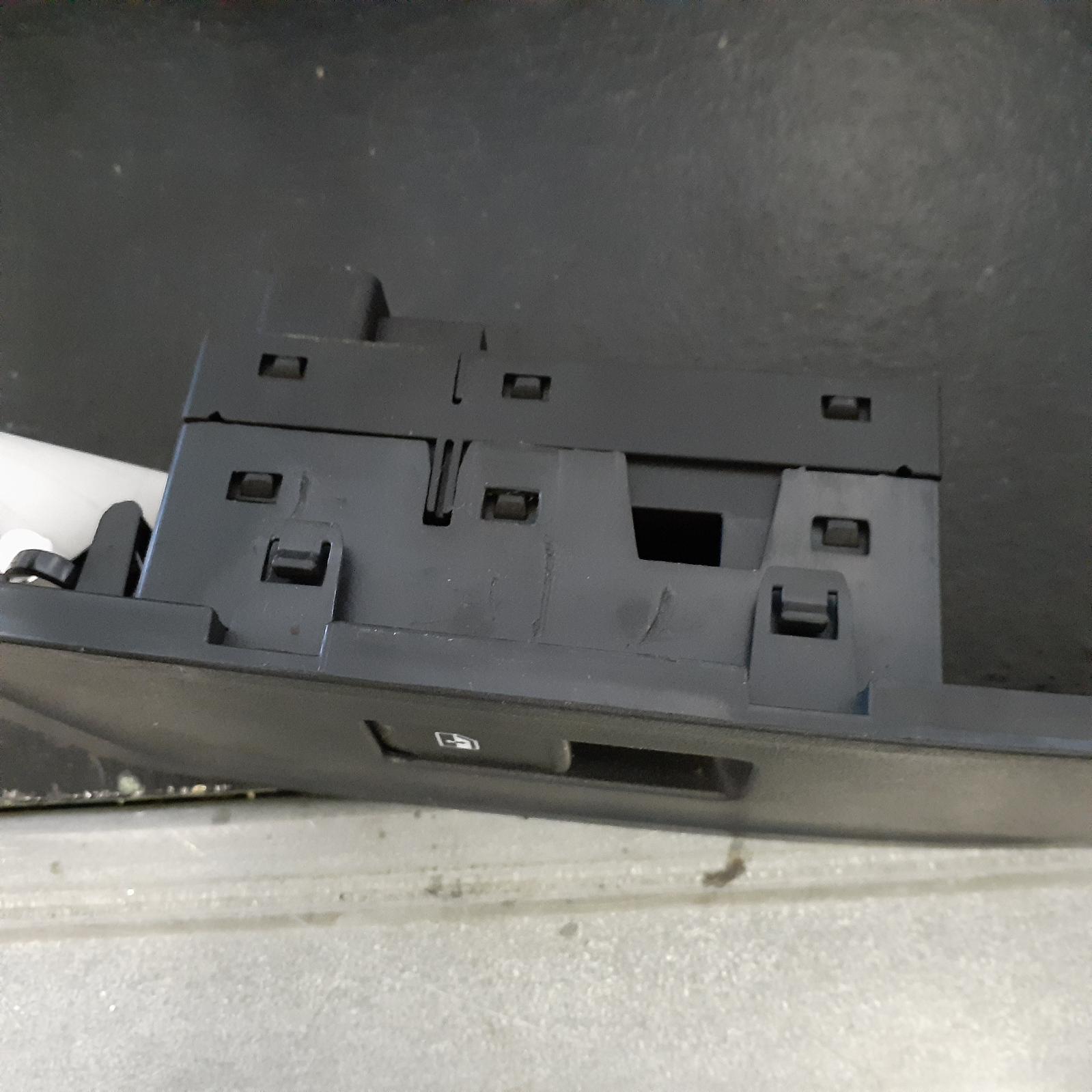 View Auto part Pwr Dr Wind Switch Ldv T60 2020