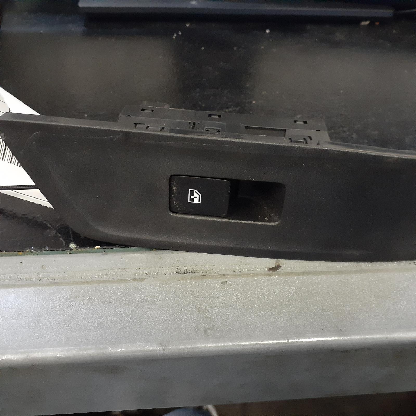 View Auto part Pwr Dr Wind Switch Ldv T60 2020