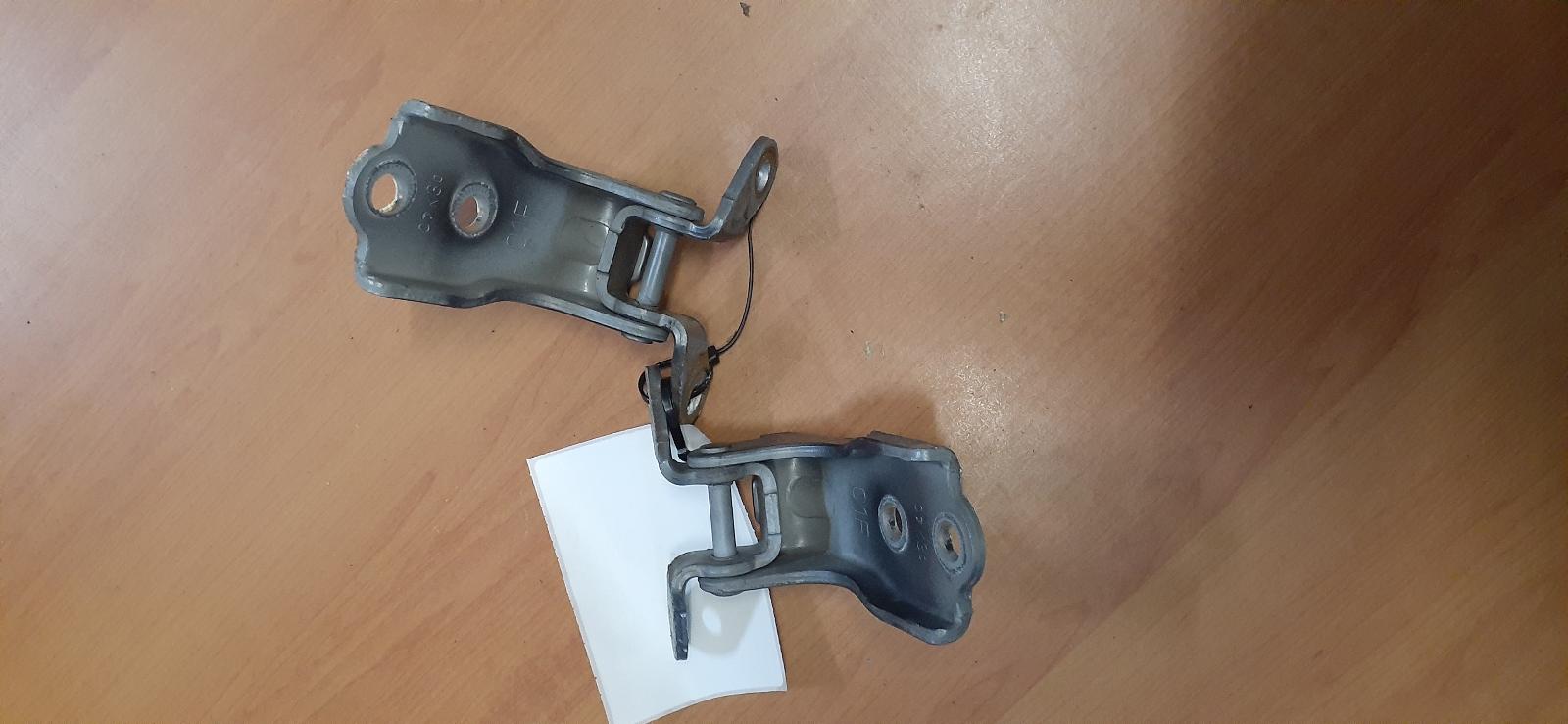 View Auto part Door Hinge/Runner Holden Captiva 2007