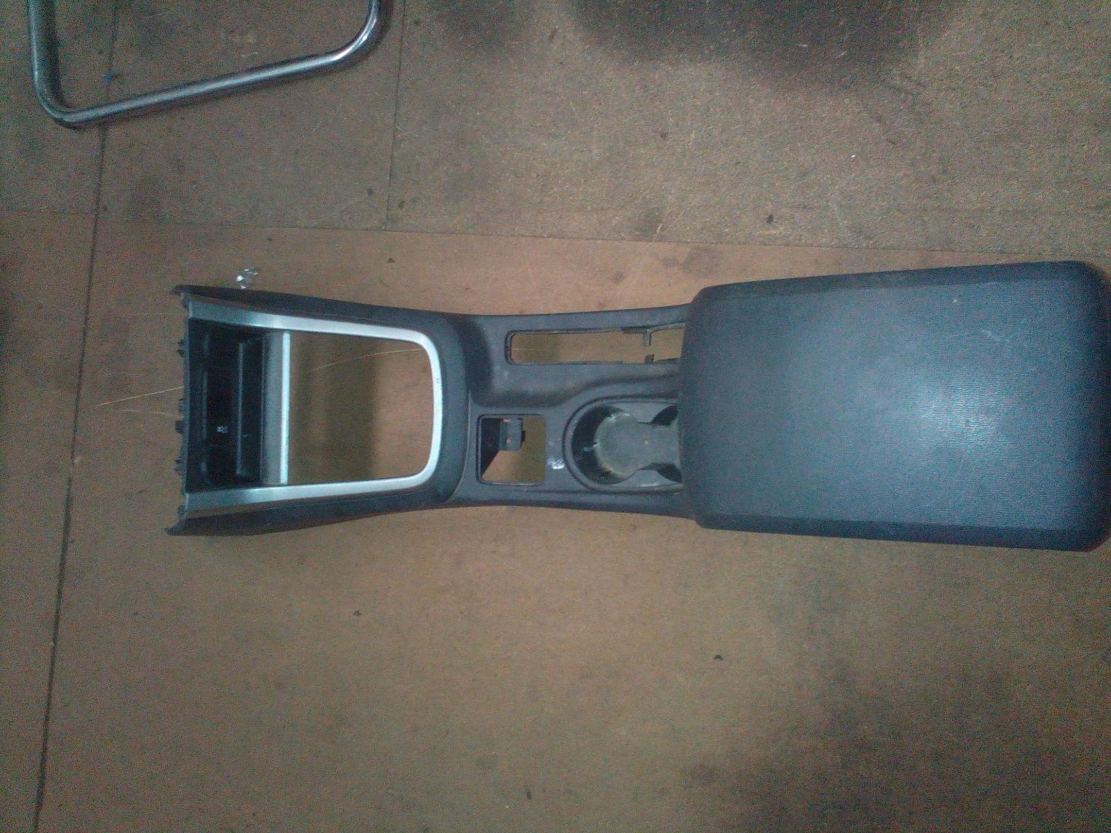 View Auto part Console Holden Colorado 2013