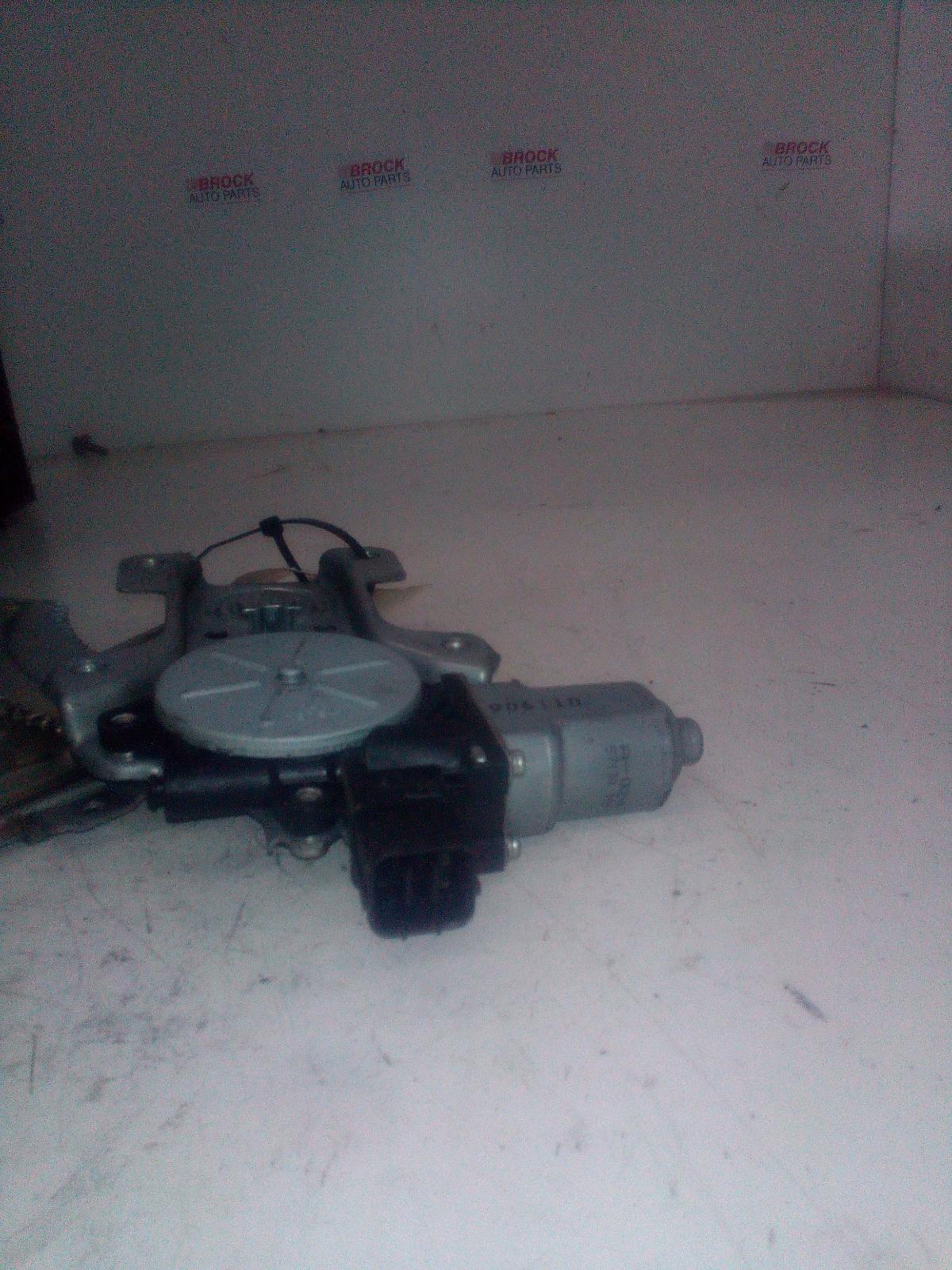 2009 Mitsubishi Outlander Right Rear Wnd Reg/Motor View Auto part Right Rear Wnd Reg/Motor Mitsubishi Outlander 2009