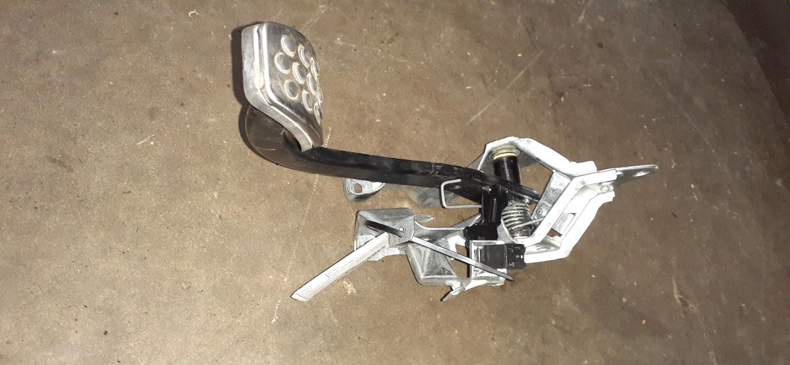 View Auto part Pedal Assembly Holden Astra 2007