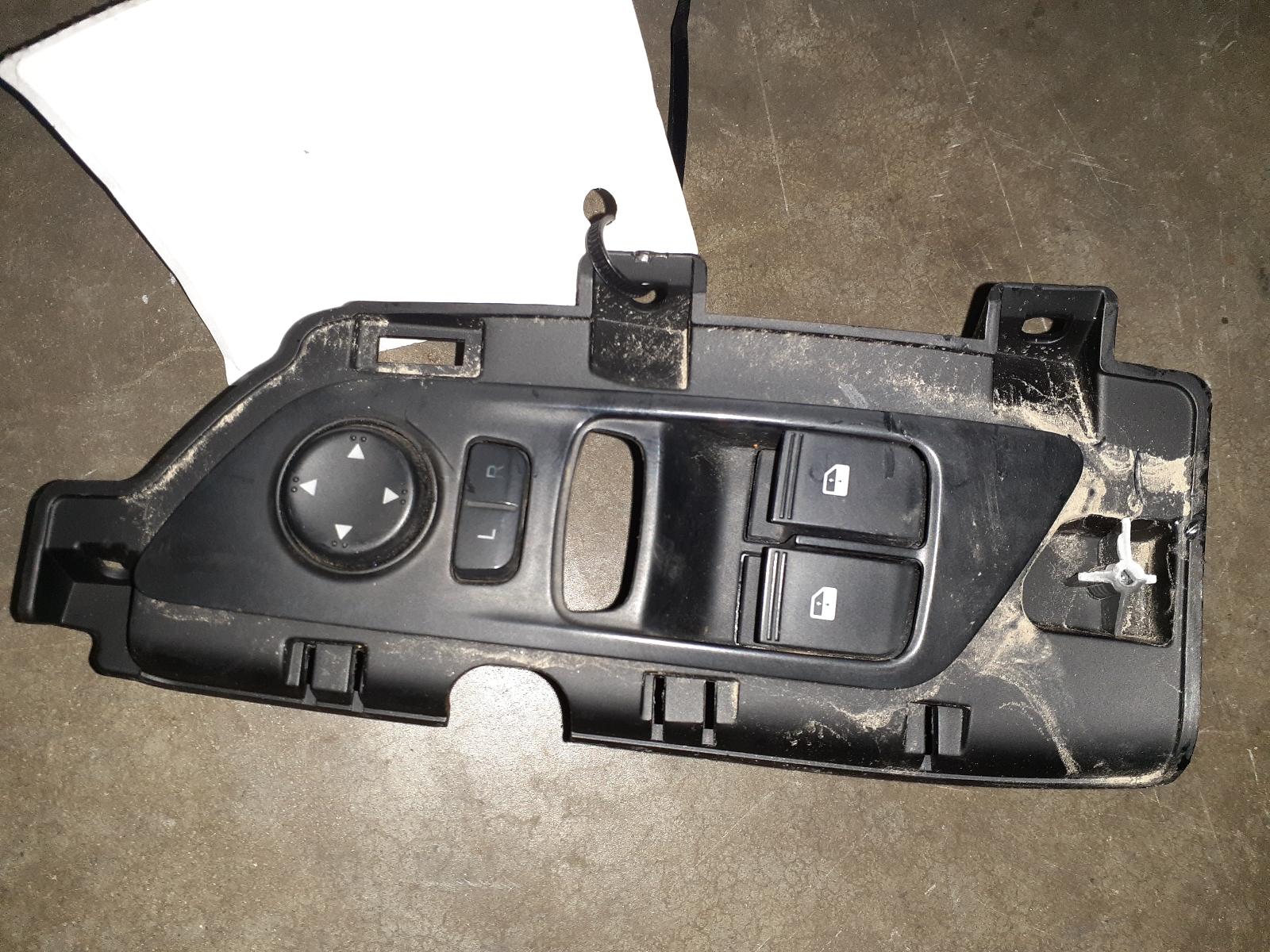 View Auto part Pwr Dr Wind Switch Ldv G10 2020