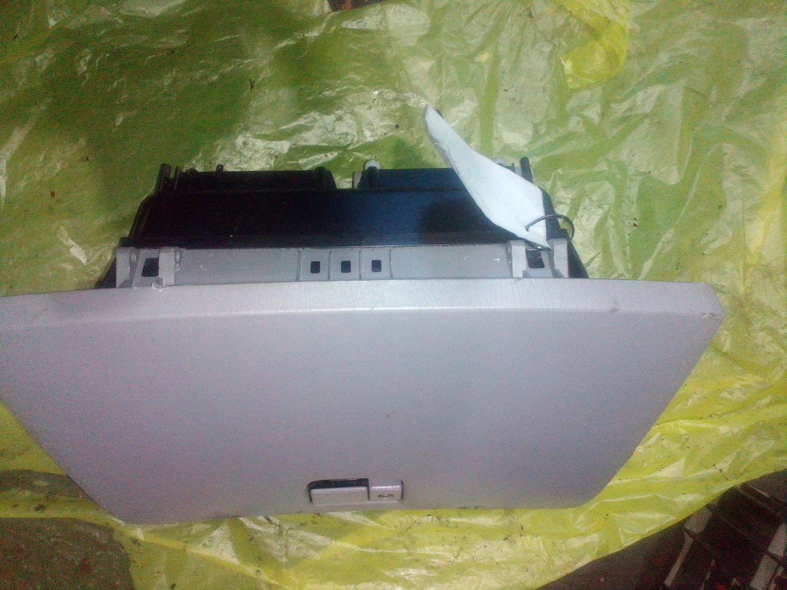 View Auto part Glove Box Toyota Kluger 2004