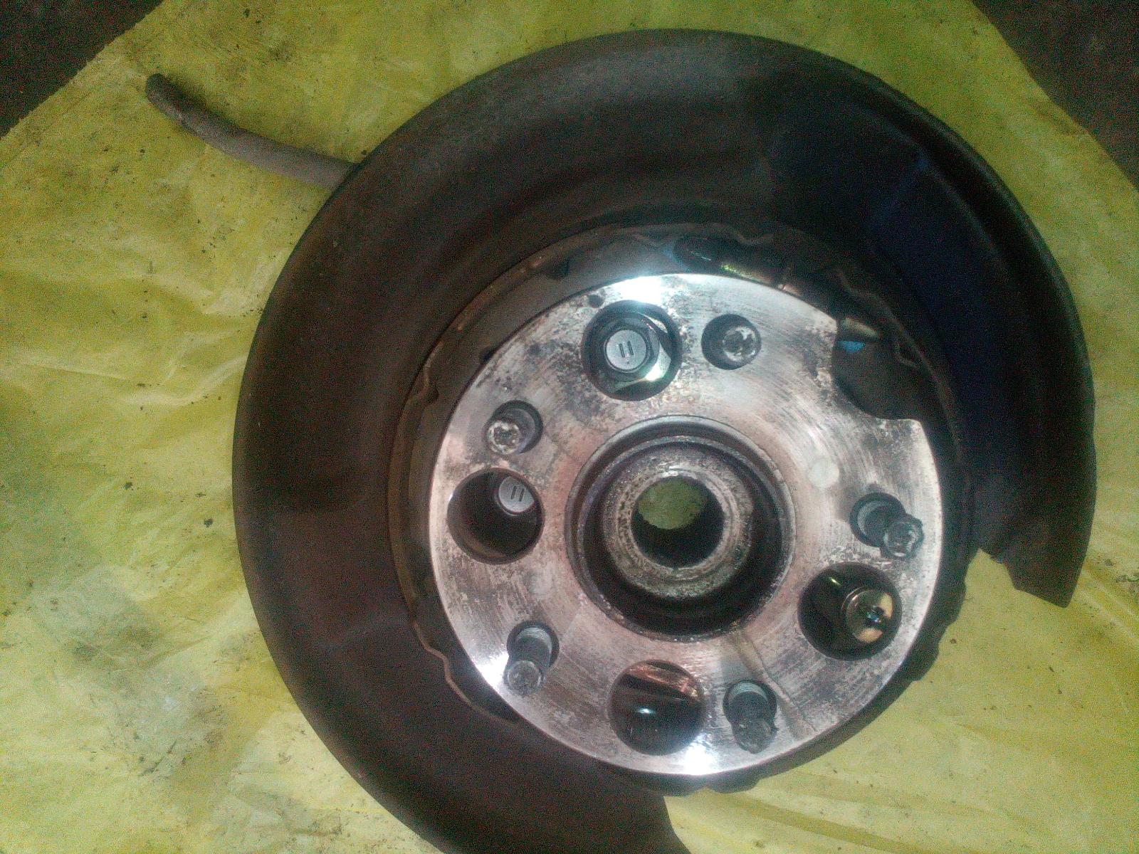 2004 Toyota Kluger Right Rear Hub Assembly View Auto part Right Rear Hub Assembly Toyota Kluger 2004