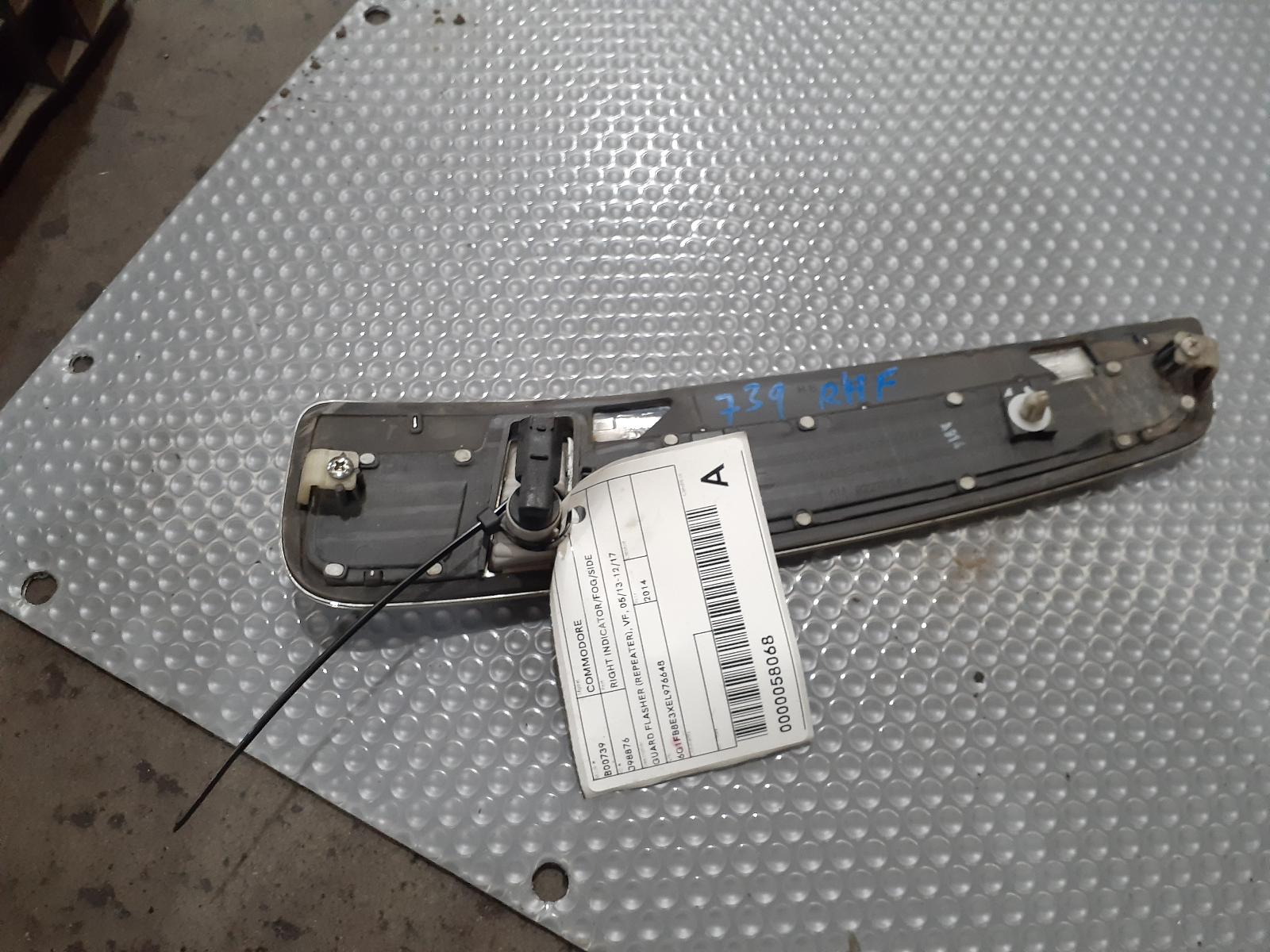 View Auto part Right Indicator/Fog/Side Holden Commodore 2014