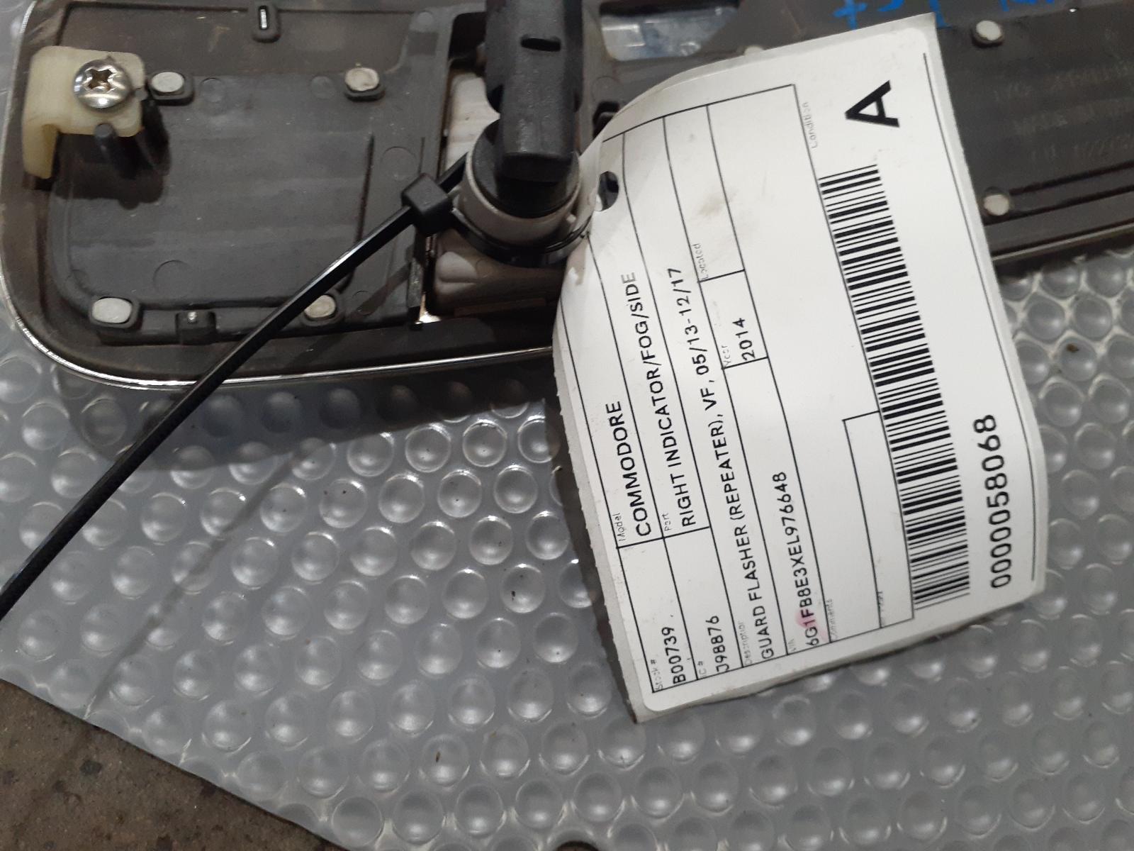 View Auto part Right Indicator/Fog/Side Holden Commodore 2014