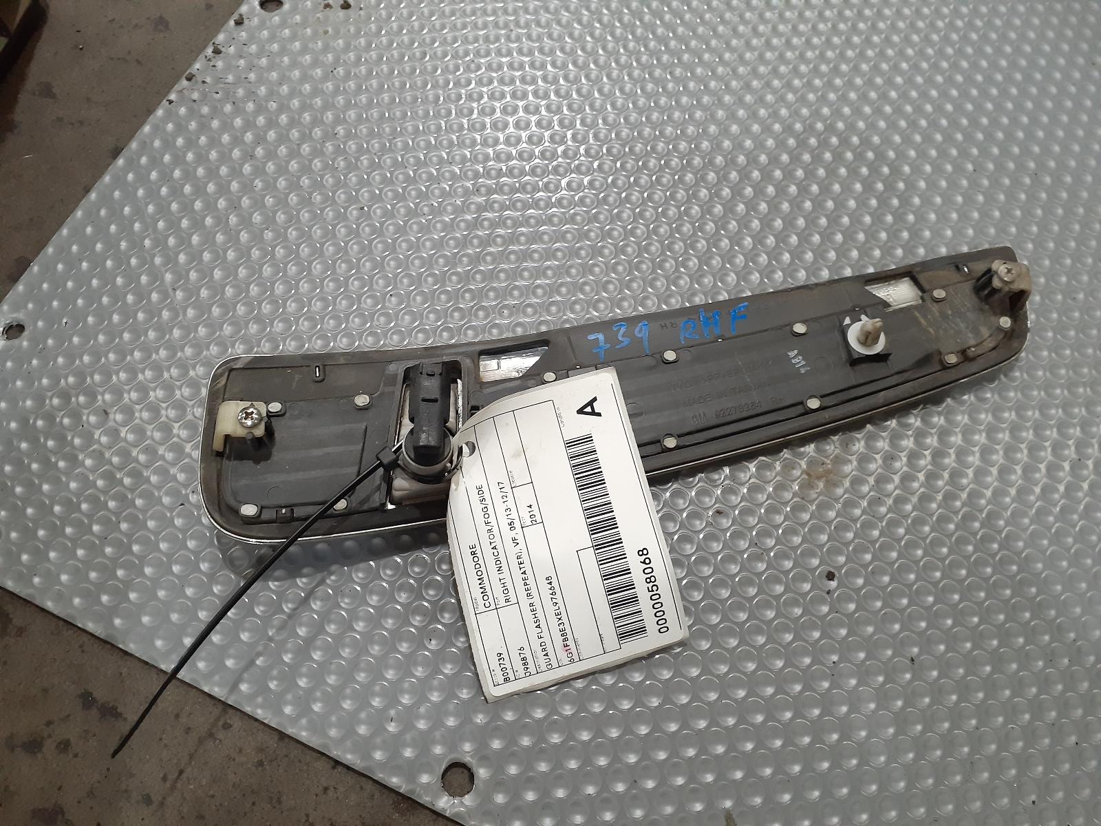 View Auto part Right Indicator/Fog/Side Holden Commodore 2014