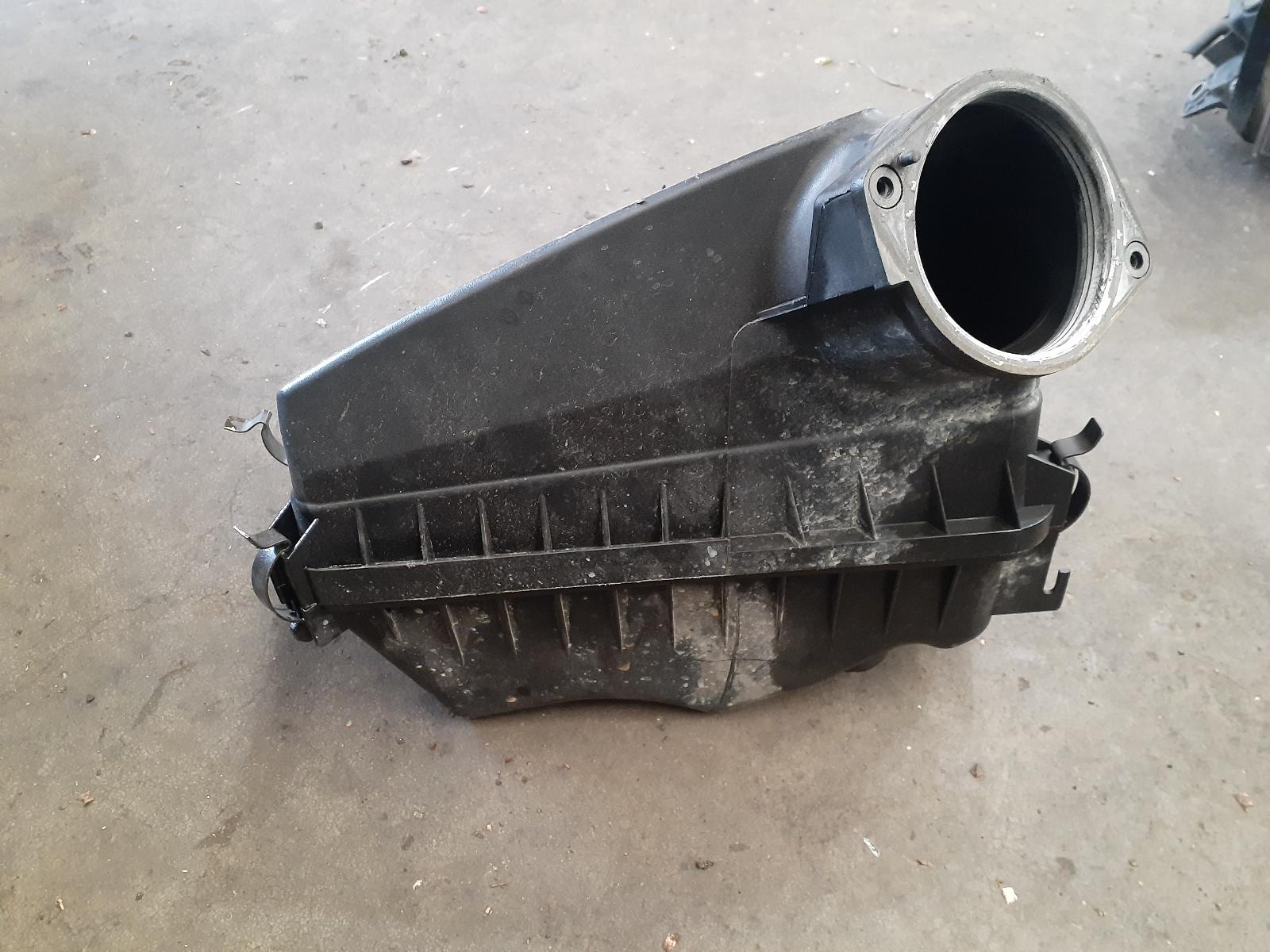 View Auto part Air Cleaner/Box Holden Commodore 2009