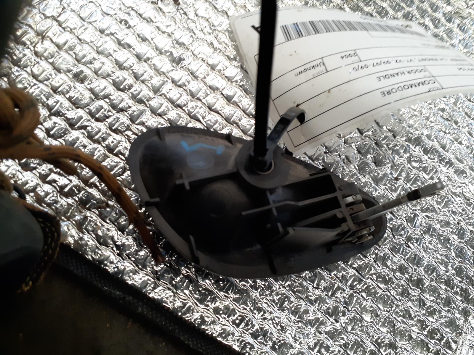 View Auto part Door Handle Holden Commodore 2004