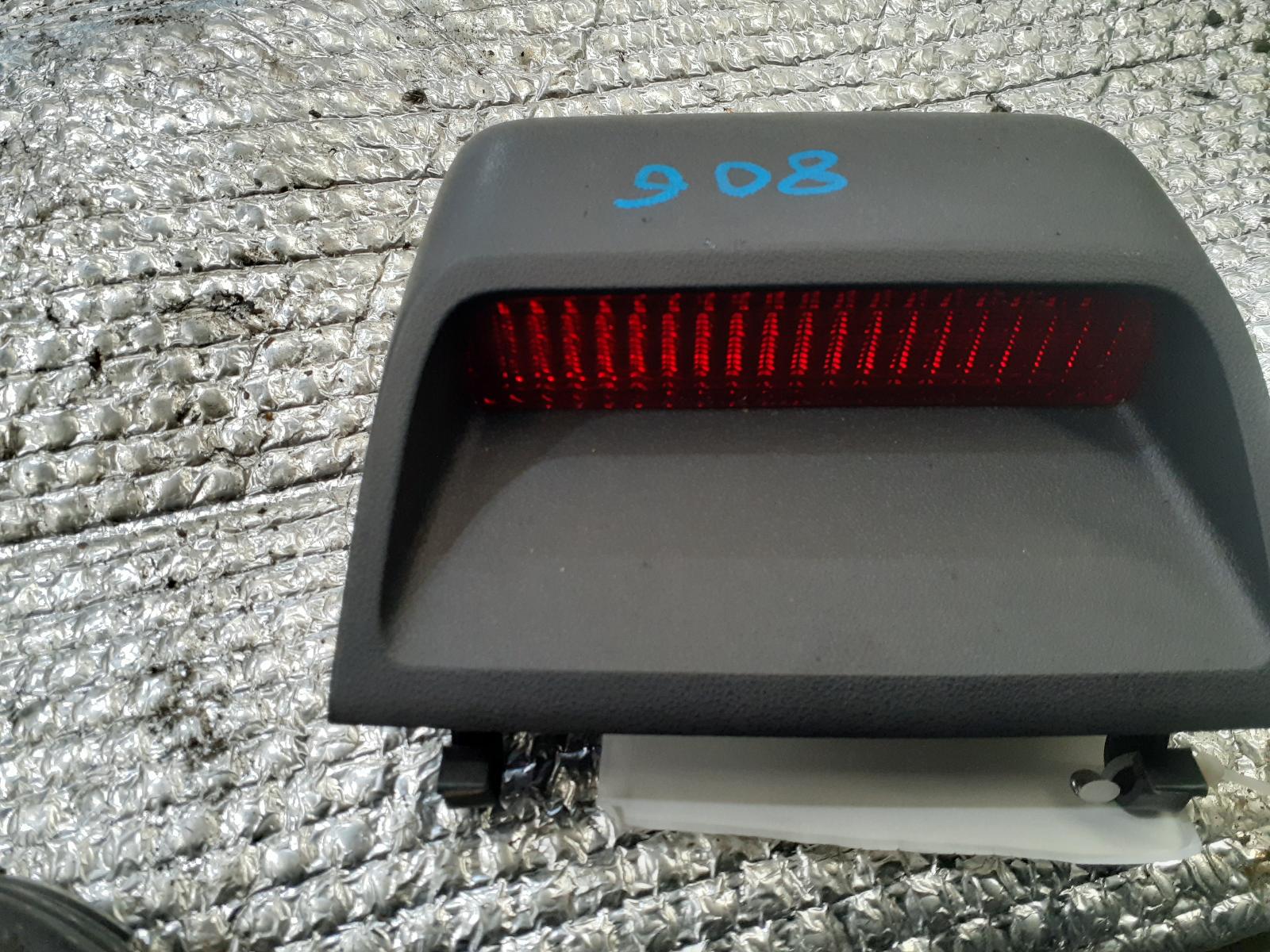 2005 Toyota Corolla High Level Stoplight View Auto part High Level Stoplight Toyota Corolla 2005