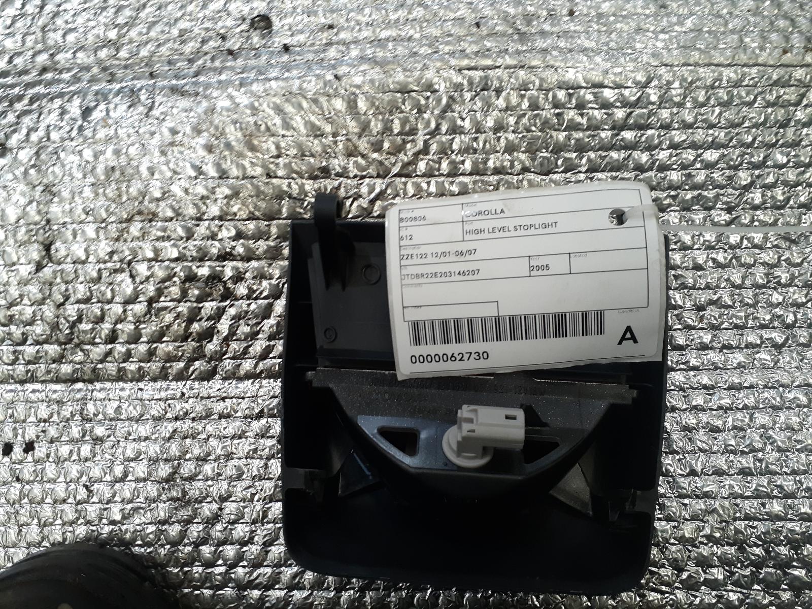 2005 Toyota Corolla High Level Stoplight View Auto part High Level Stoplight Toyota Corolla 2005