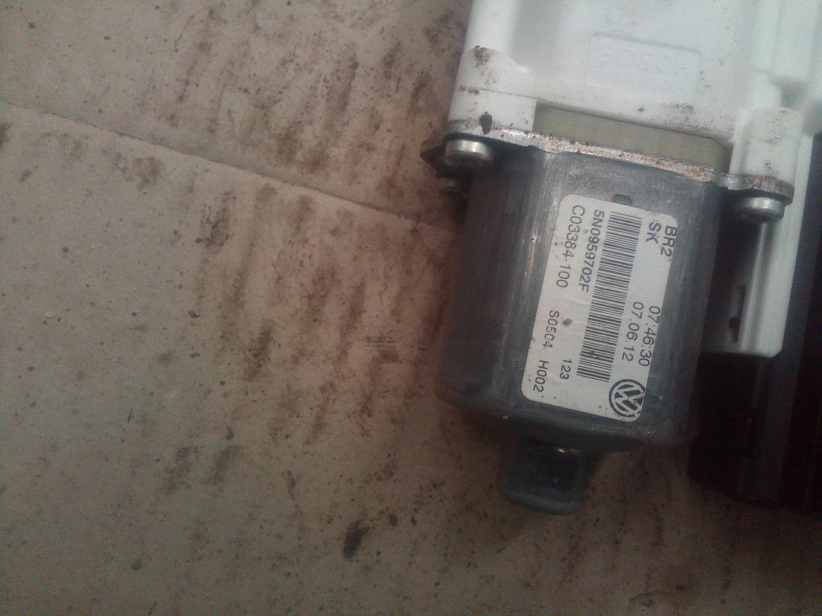 View Auto part Left Front Window Reg/Motor Volkswagen Tiguan 2012