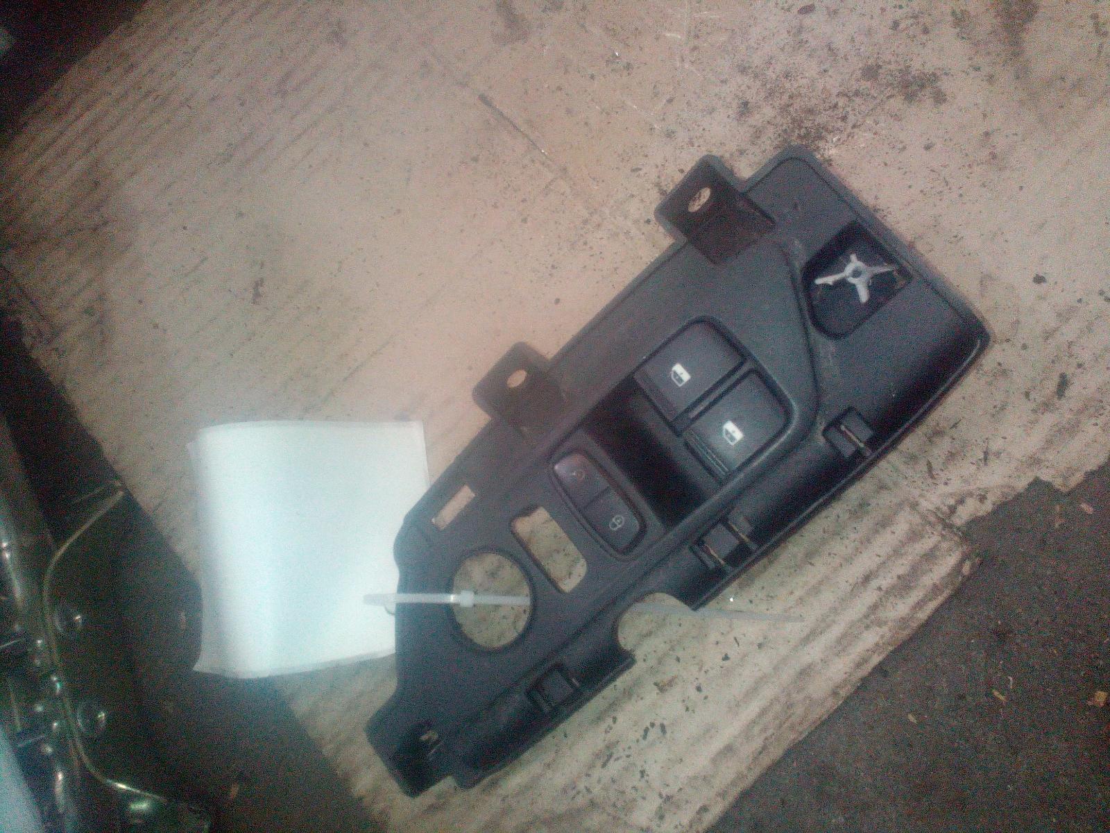View Auto part Pwr Dr Wind Switch Ldv G10 2020