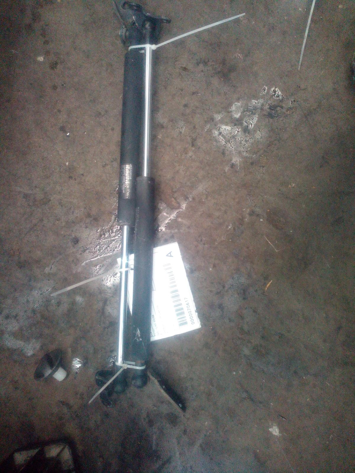 View Auto part Hatch Strut Honda Jazz 2005